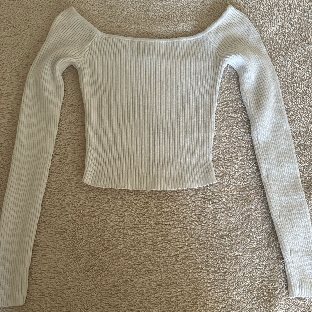 HOLLISTER RIBBED OFF THE SHOULDER SWEATER - XS
